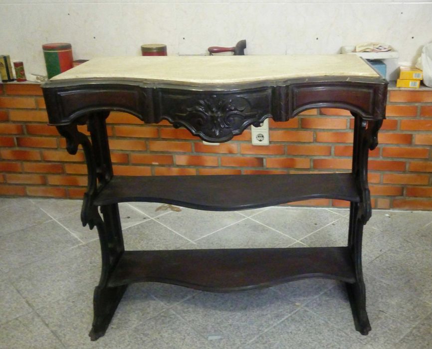 Móvel antigo / Consola