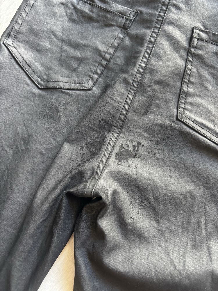 spodnie czarne woskowane skinny jeans rurki missguided XS 34 skórzane