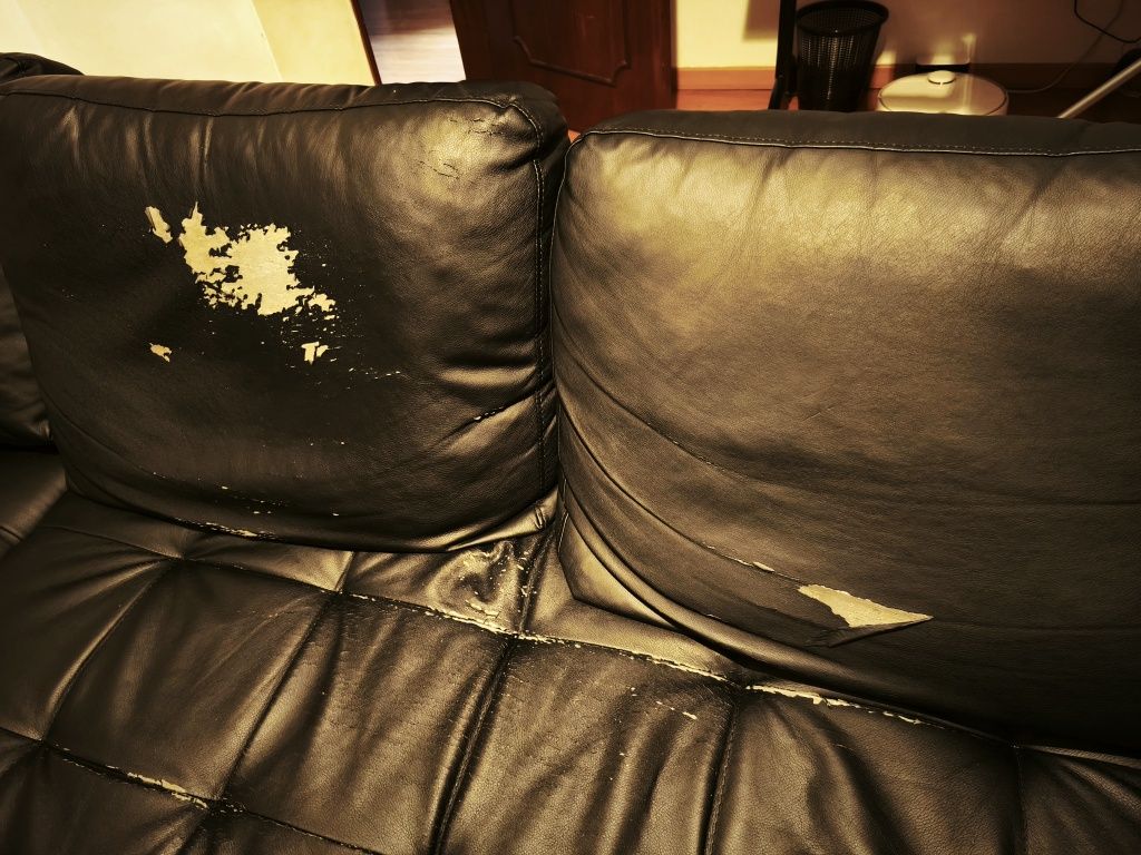 Sofá cama com chaise longue em pele