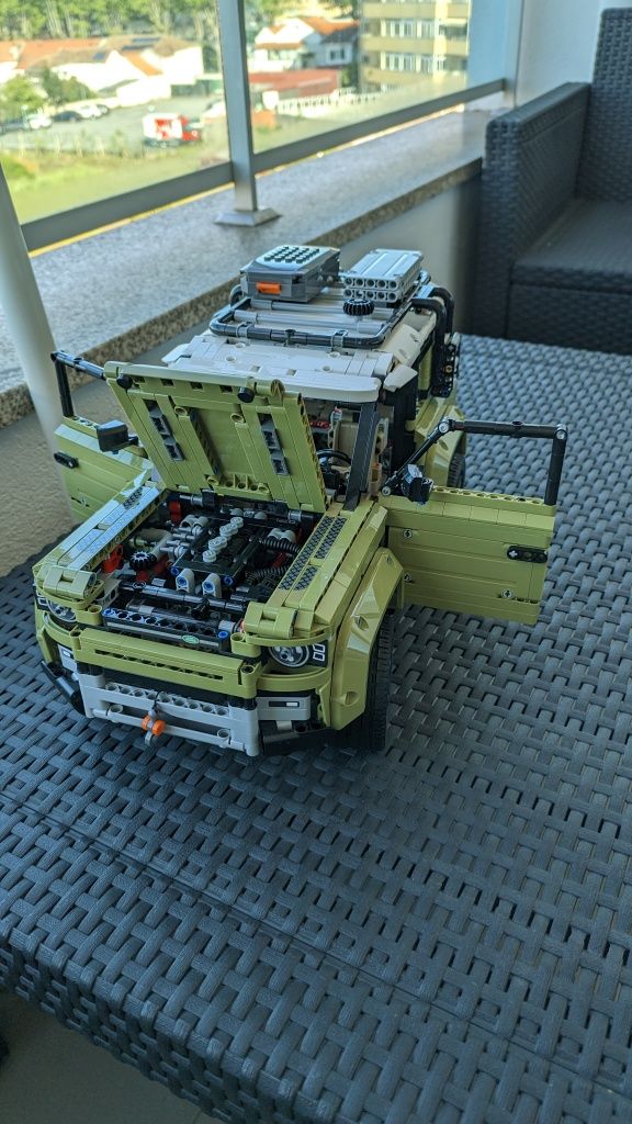 Land Rover Defender technic 2573 peças