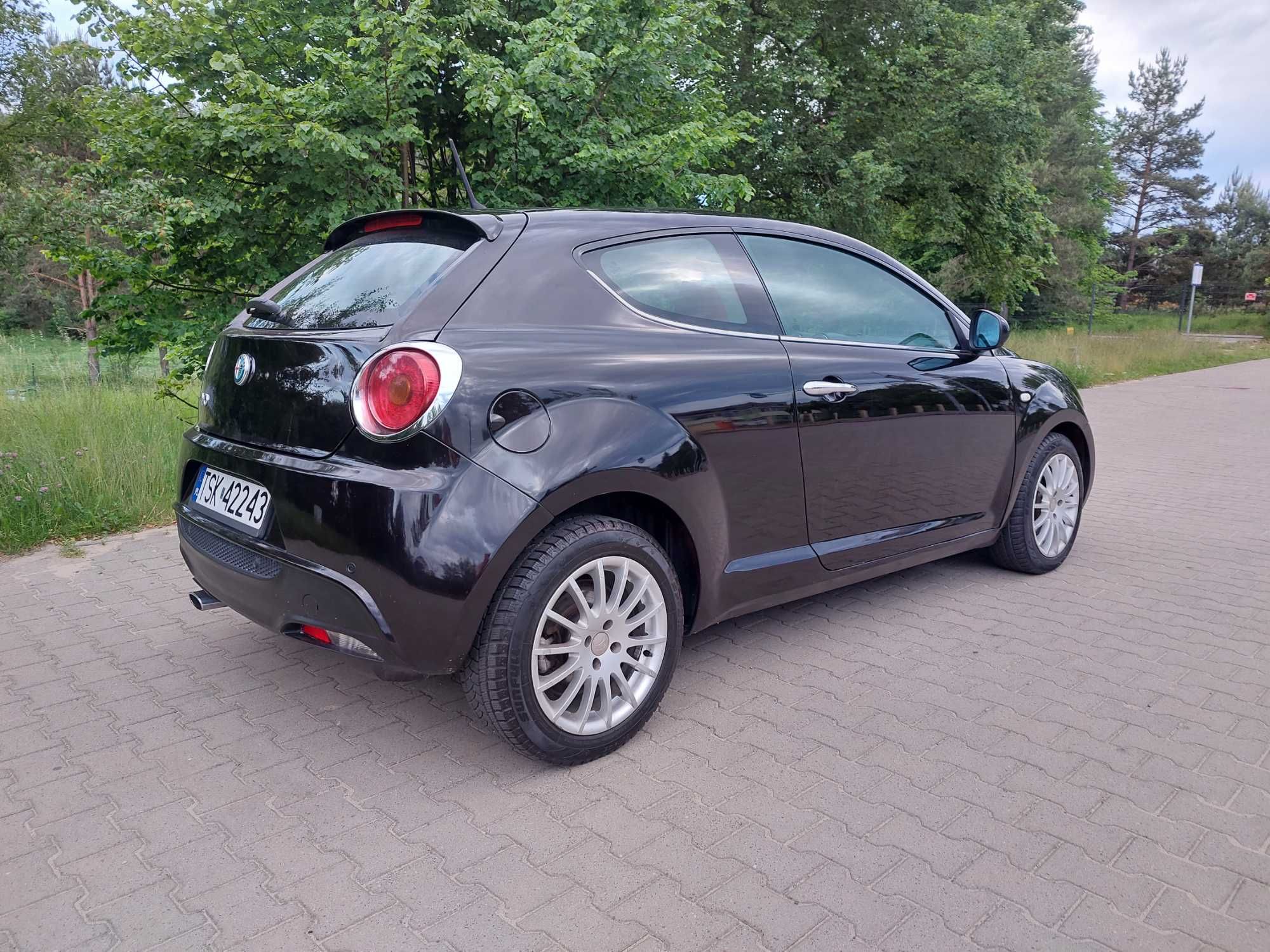 Alfa Romeo Mito 1.6 JTDM Xenon, Czerwone skóry