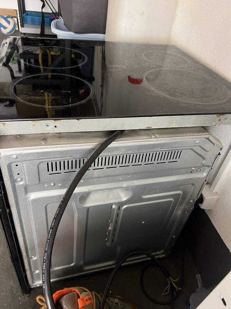 Forno eletrico e placa e exaustor 100e conjunto tudo a trabalhar usado