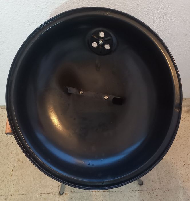 Vendo grelhador a carvão tripé com tampa