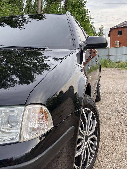 Продам Шкоду тур 1.6