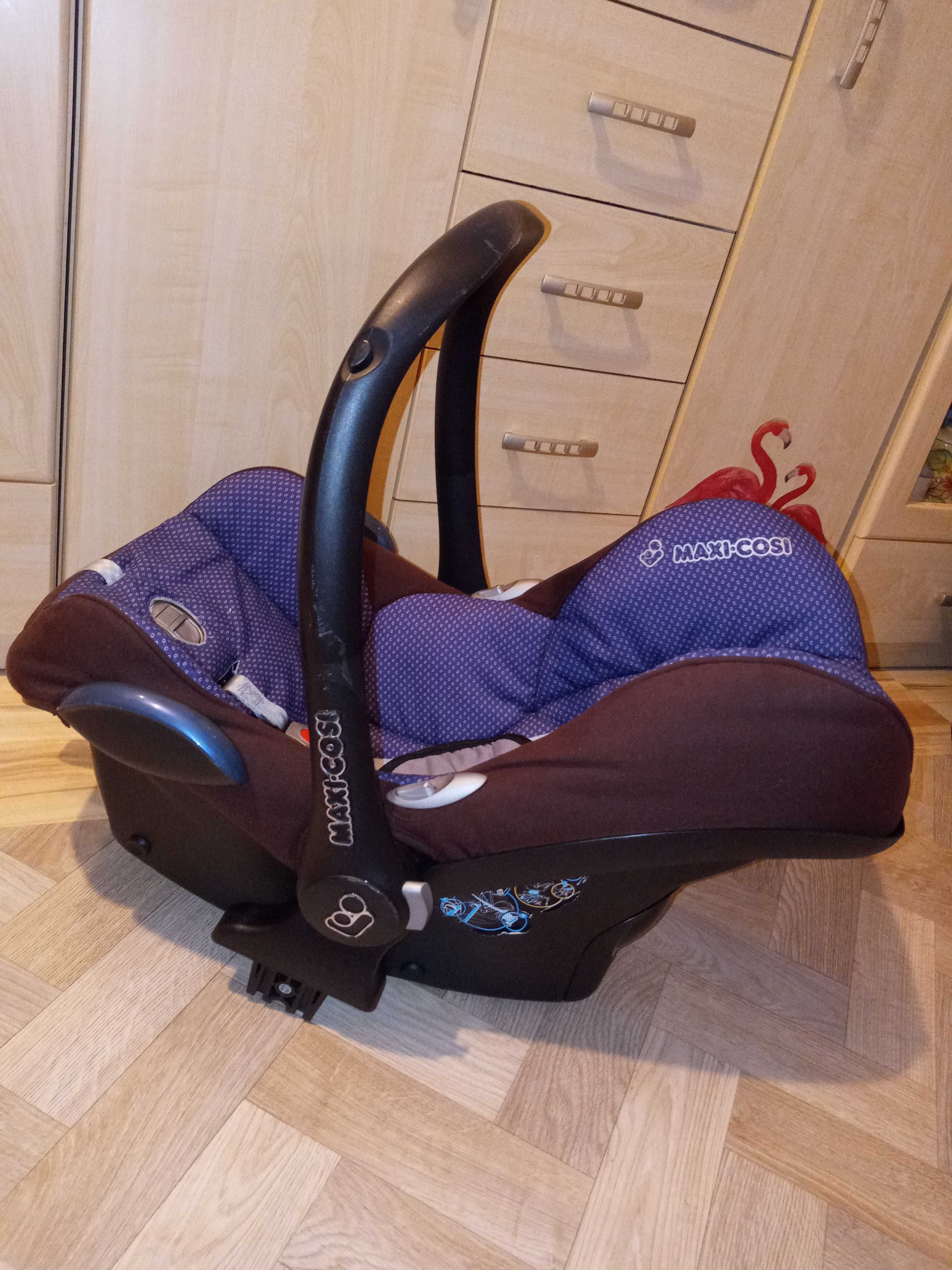 Fotelik samochodowy, nosidełko dla dziecka MaxiCosi 0-13 kg.