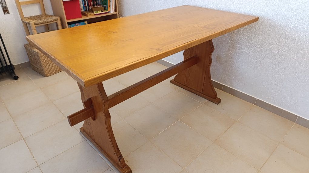 Mesa em pinho maciço