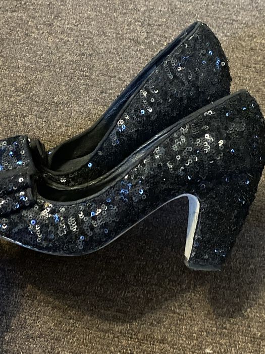 Продам вечерние платья и брюки