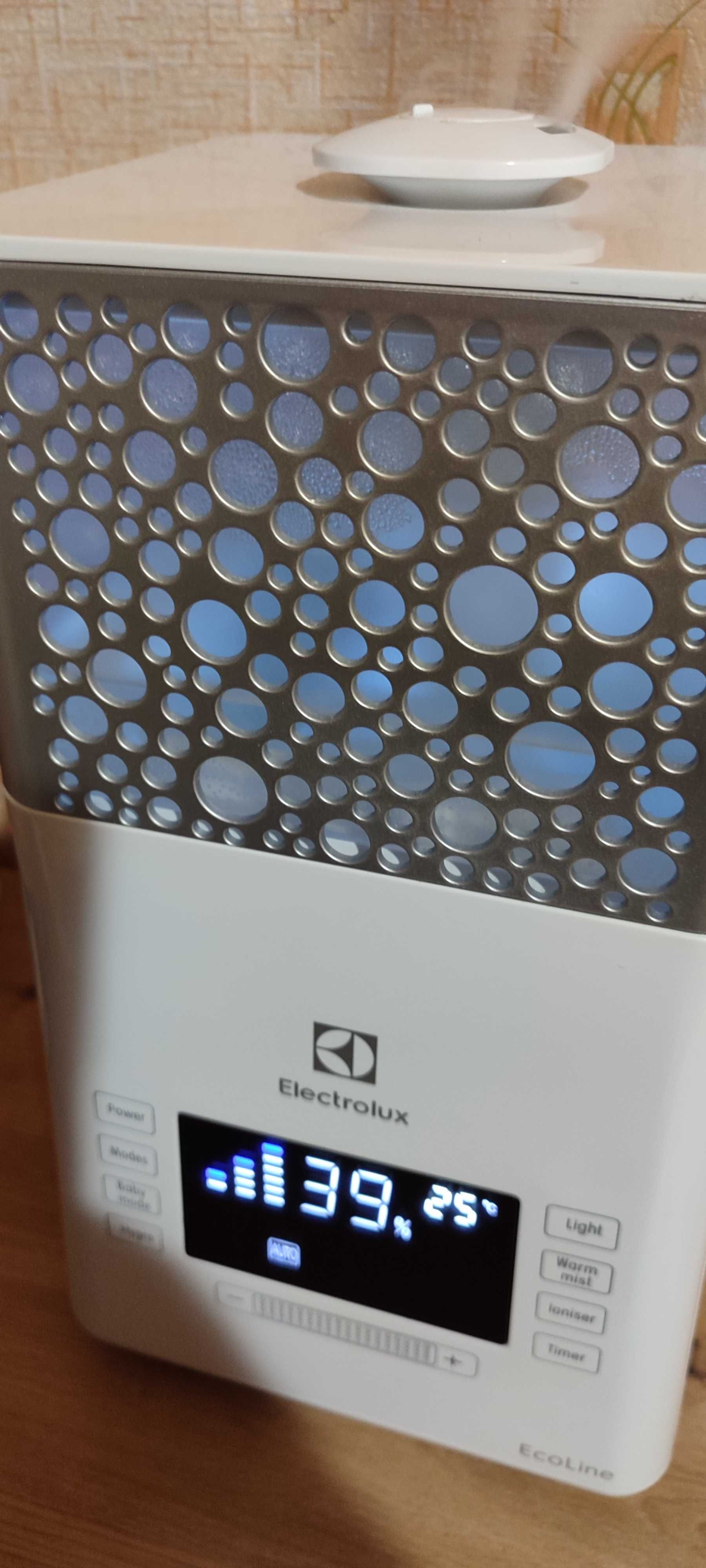 Зволожувач повітря Electrolux EHU-3715D