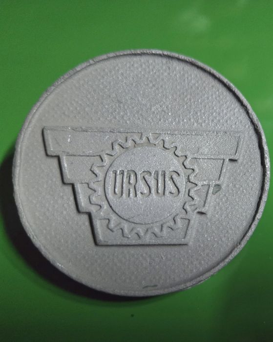 Ursus C-4011 Logo na maskę - wyczyszczone
