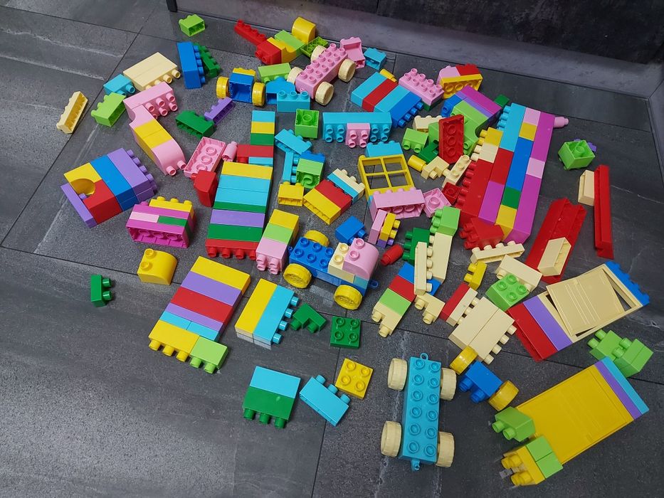 Duży zestaw plastikowych klocków Wader 208 elementow