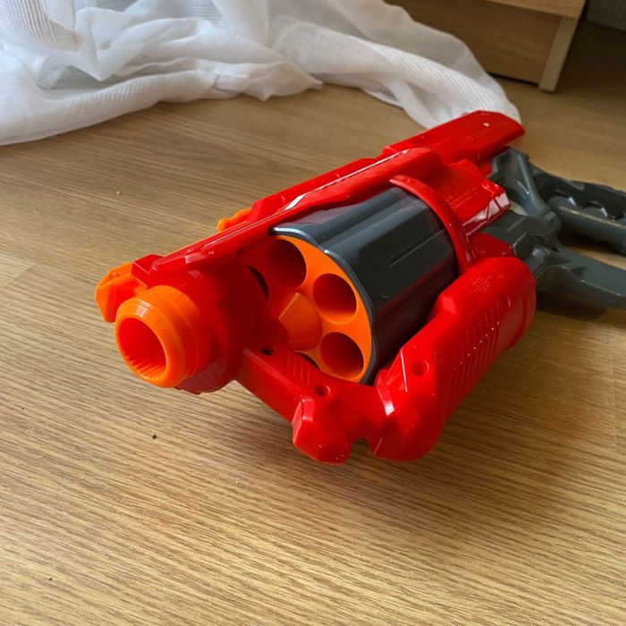 Nerf Cyclone Shock e Nerf ThunderBow