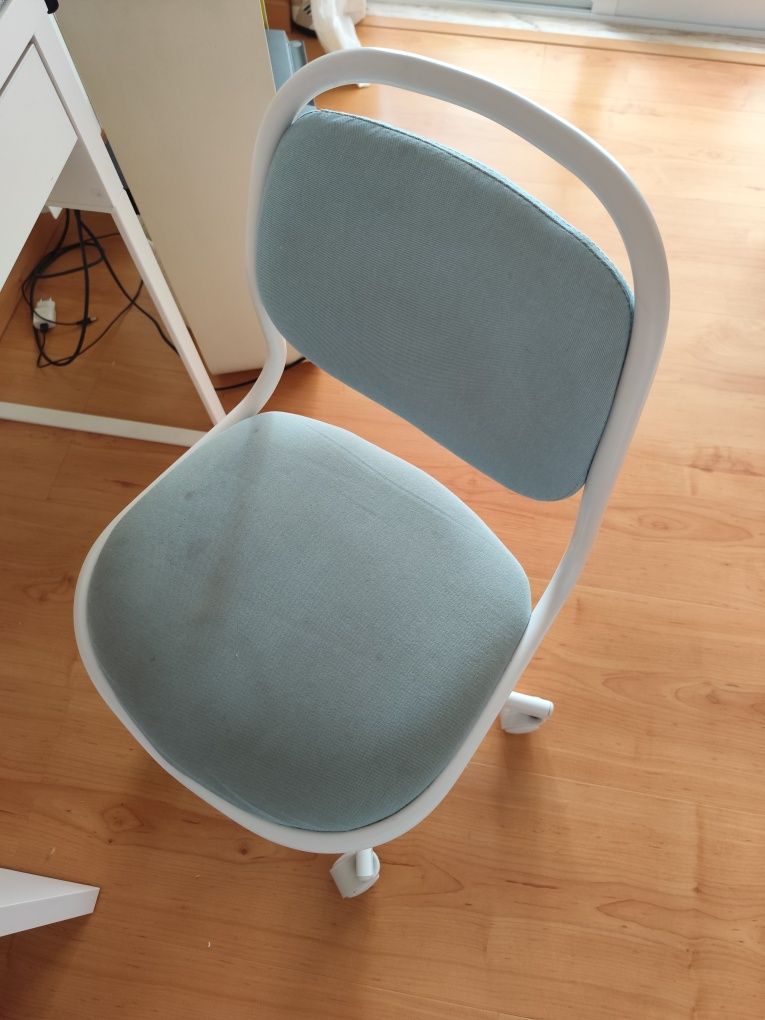 Secretaria com cadeira ikea