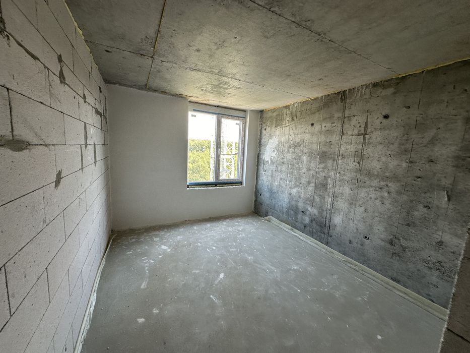 Продається трикімнатна квартира район Канада.