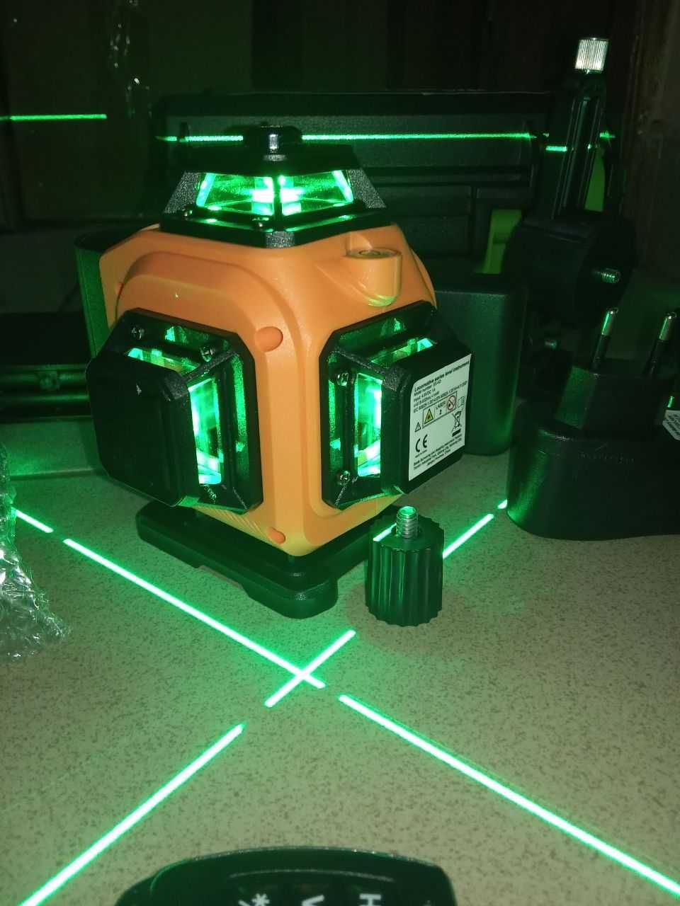 Poziomica laserowa / Laser krzyżowy ze statywem 16 linii 4d 360