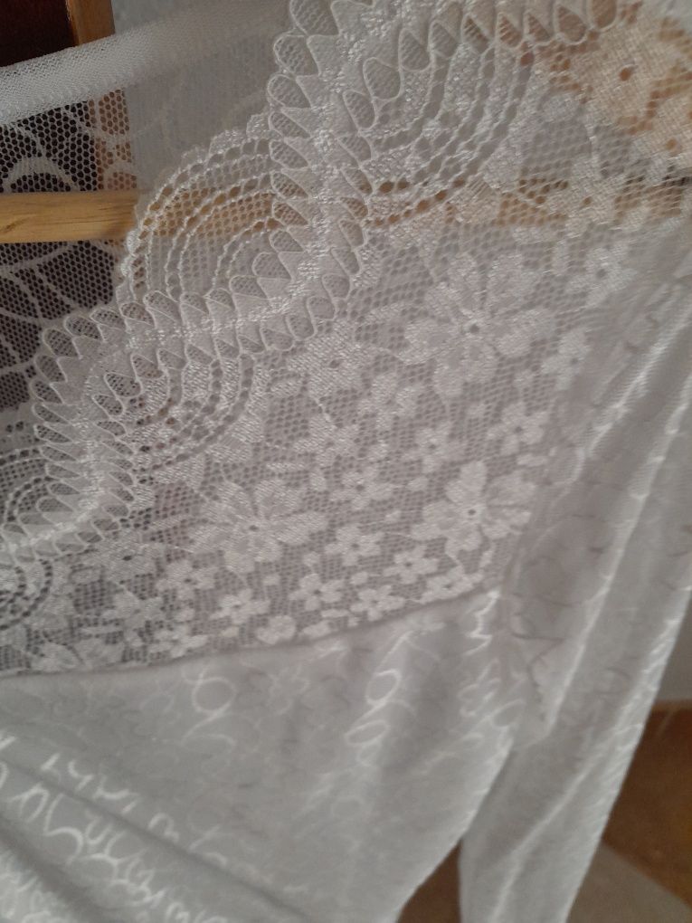 Blusa branca com renda