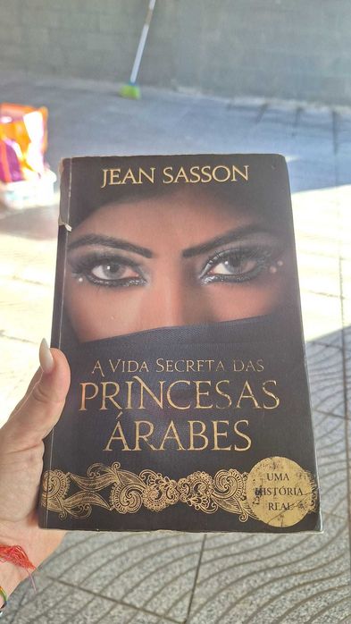 Livro: “A Vida Secreta das Princesas Árabes"