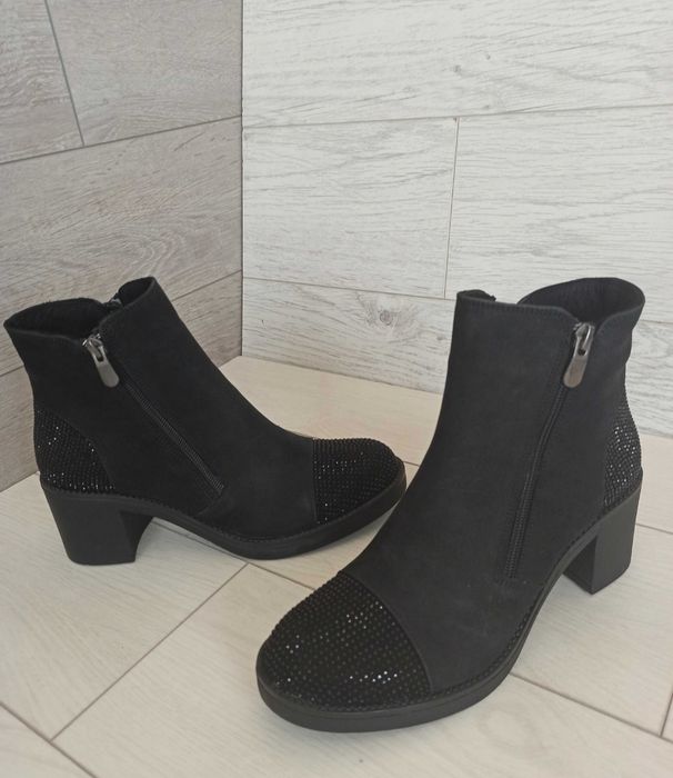 Ботинки натуральна я кожа нубук 39