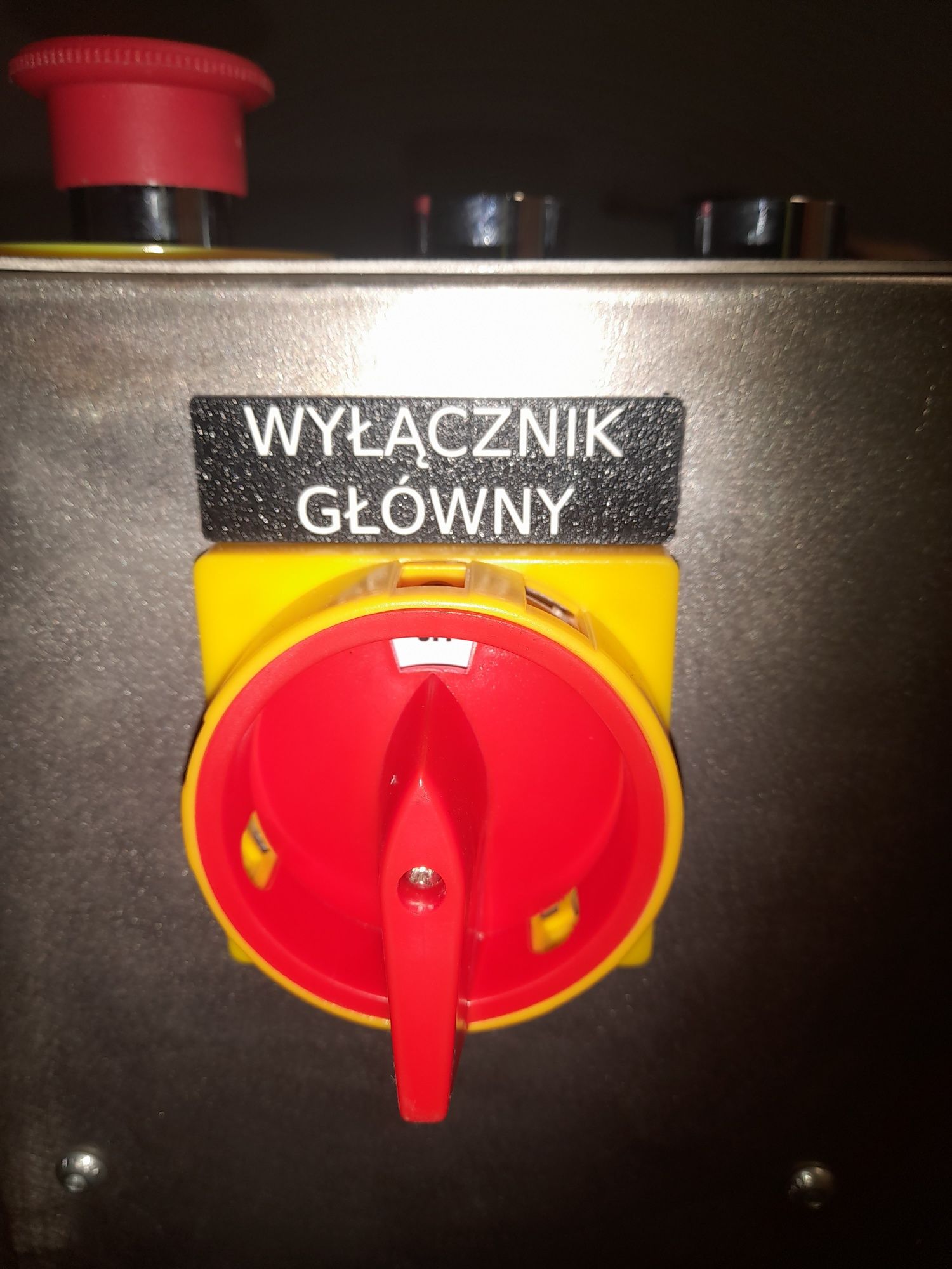 Grawerki na pulpity. Opisy na bezpieczniki.