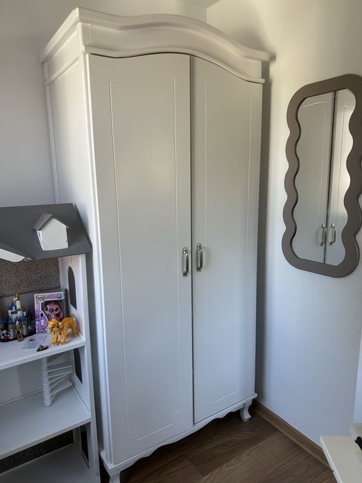 Szafa biała do pokoju dziecka retro