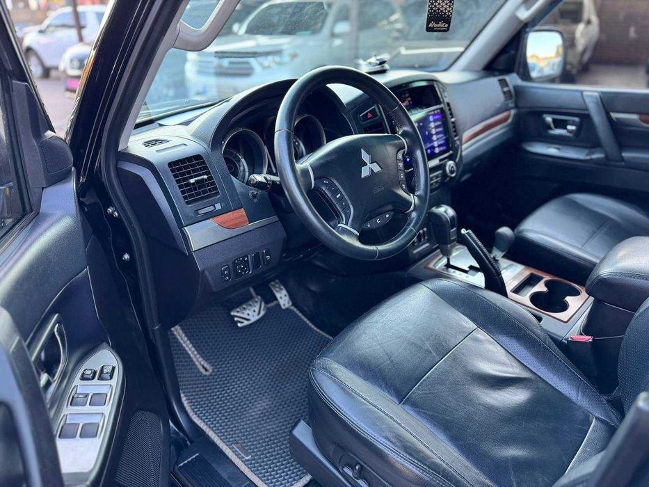 Mitsubishi Pajero Wagon Офіційне авто 2010