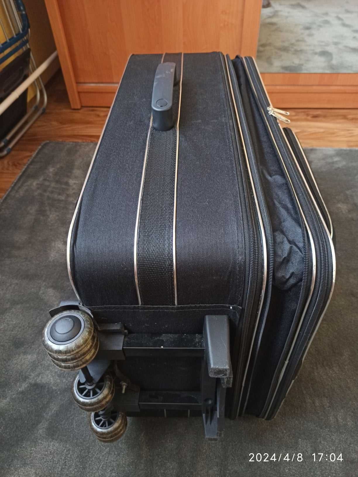 Duuża walizka na kółkach z rączką