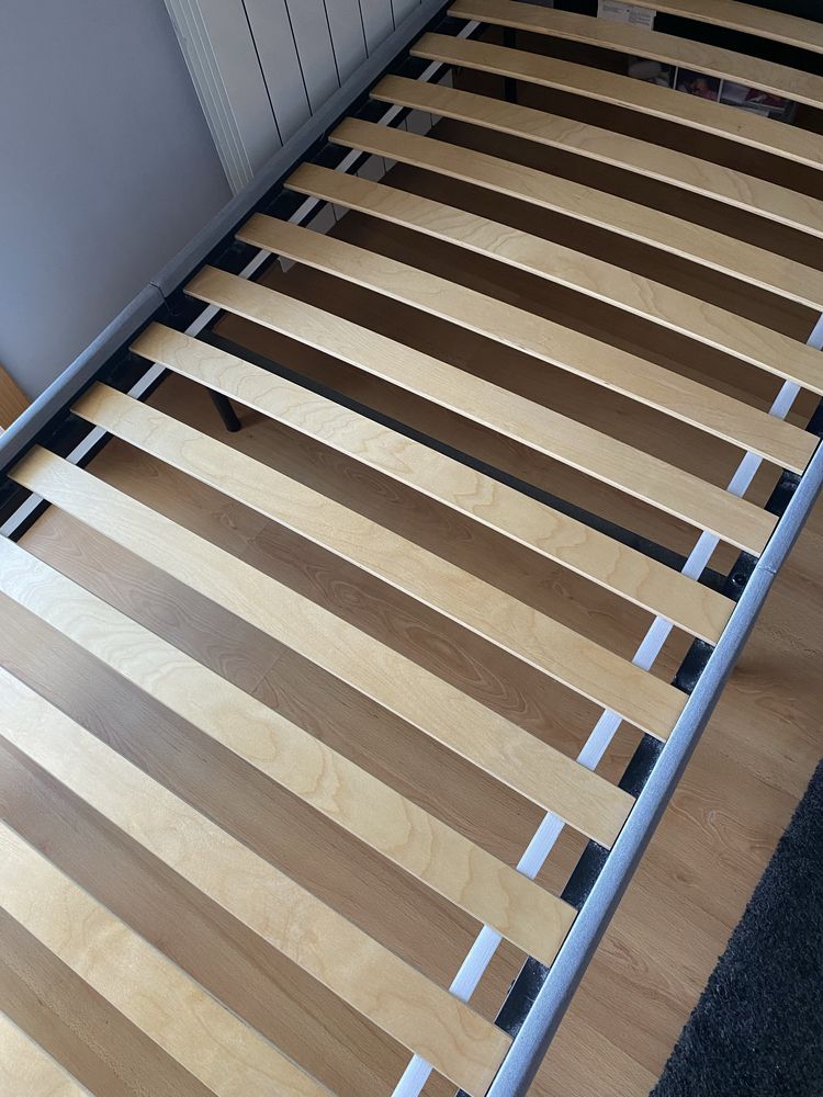 Cama e colchão IKEA