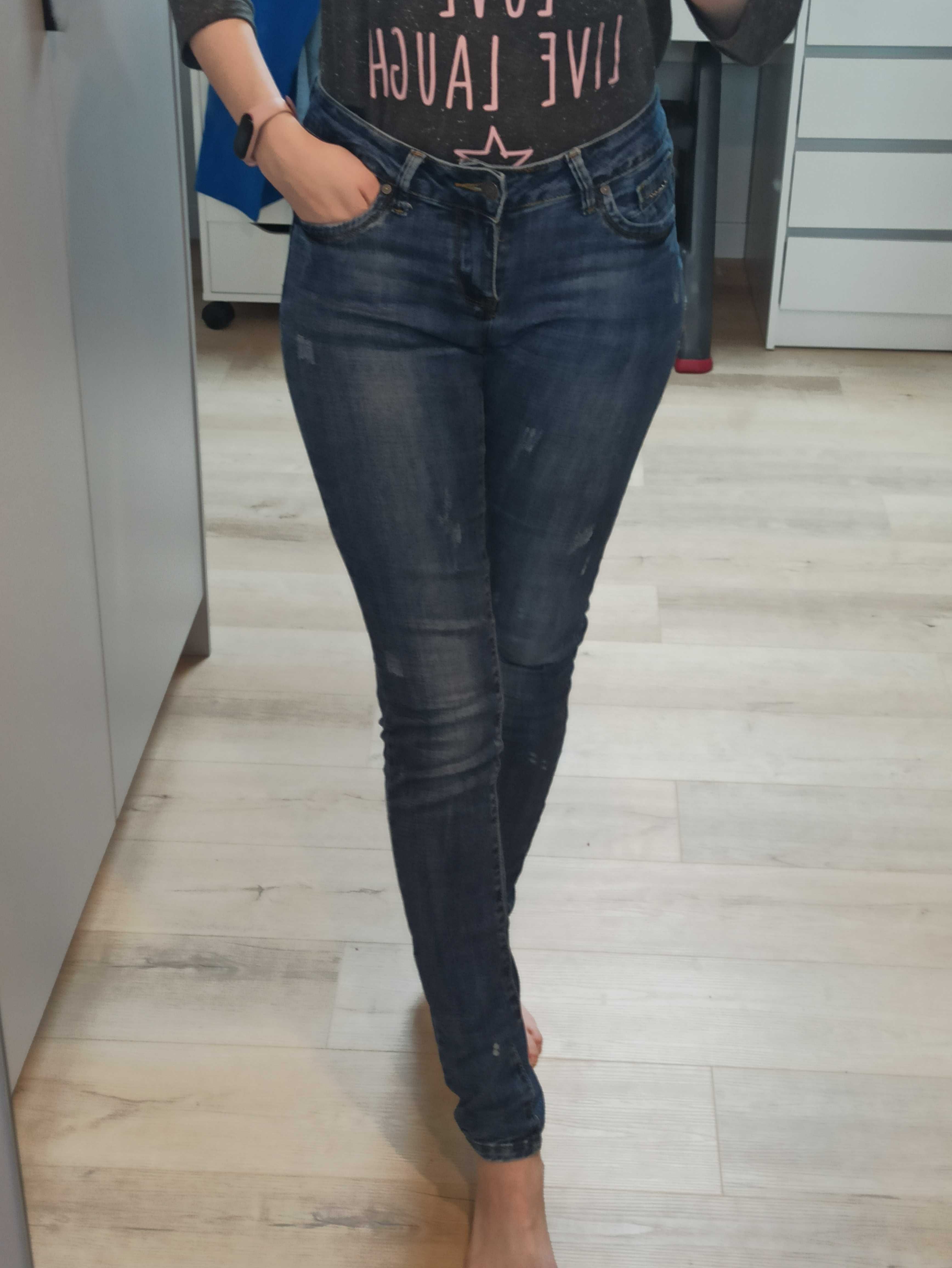 Spodnie skinny z przetarciami rozmiar 27