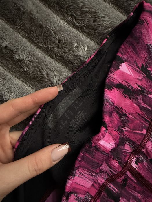 Лосини трішки нижче коліна