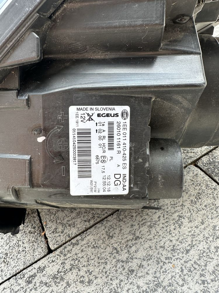 Prawa lampa renault trafic 2016