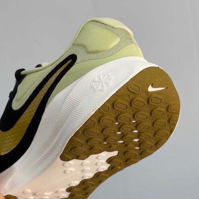 Оригінальні Nike Revolution 7 - модель FB2207-006 | EU 44 / 28 CМ