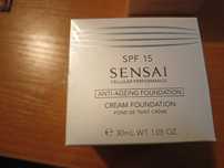 Płynny podkład Sensai CF11 CREAMY BEIGE gratis paznokcie