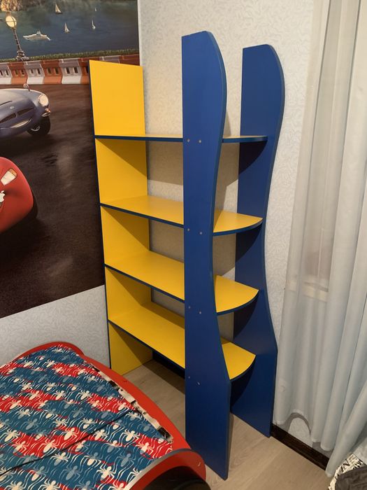 Ліжко з матрацом , шафа, стіл , комод , шведська стінка