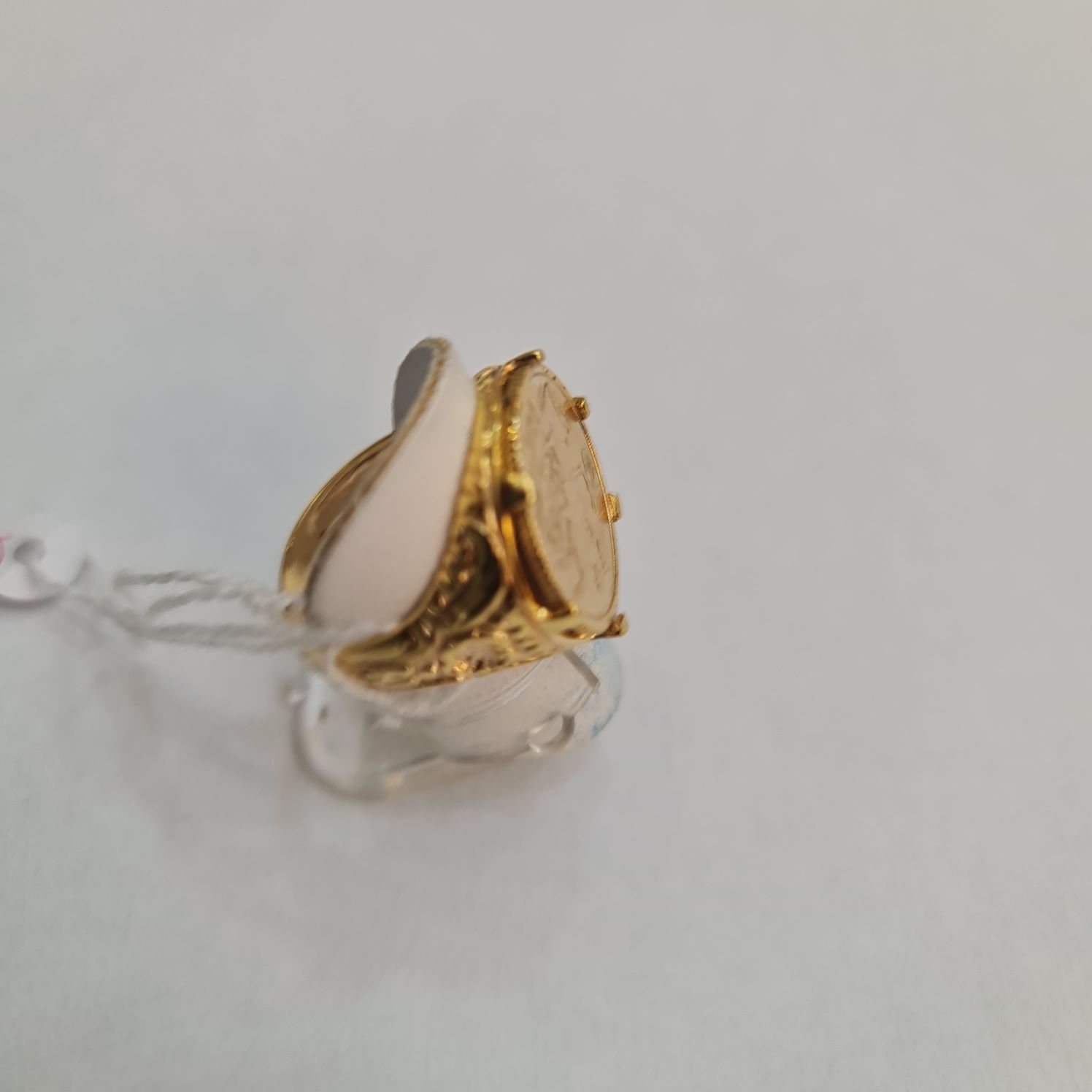 Anel de ouro, anel da moeda