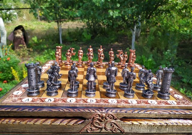 Резные шахматы ручной работы 40х40 см, металлические фигуры, шахи