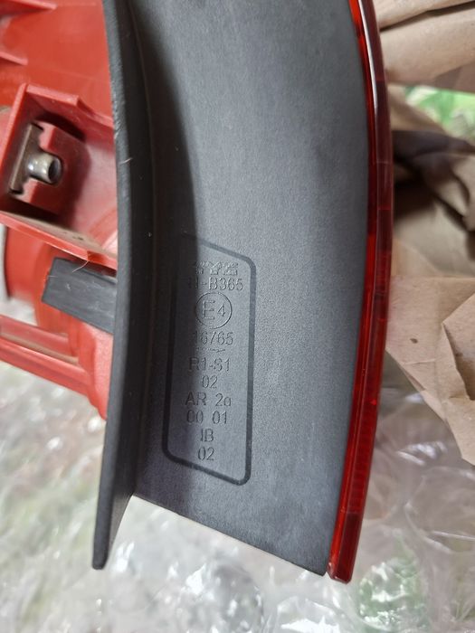 Farolim traseiro direirto e porta lampadas esquerdo Audi A4 B8