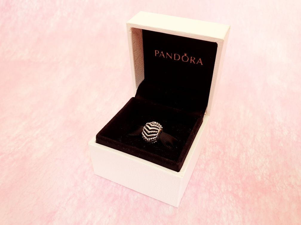 Pandora ażurowe paseczki jodełka charms zawieszka prezent srebrna biżu