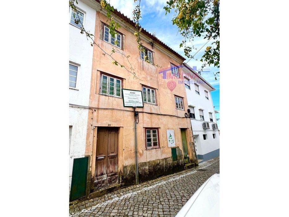 Prédio no centro da vila com projeto aprovado