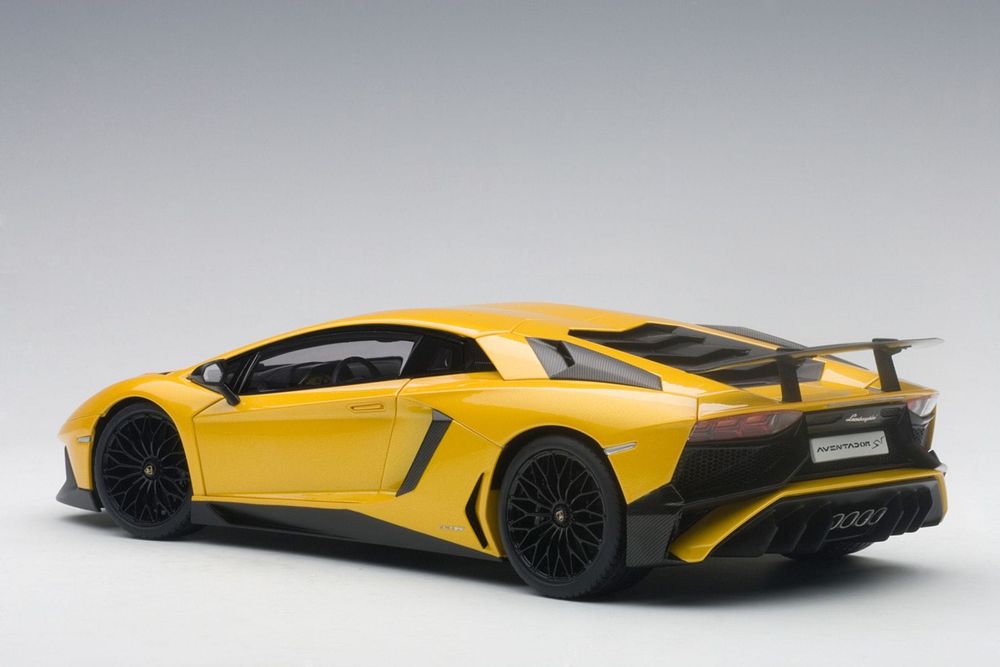 AUTOart 1:18 Lamborghini Aventador LP750-4 SV