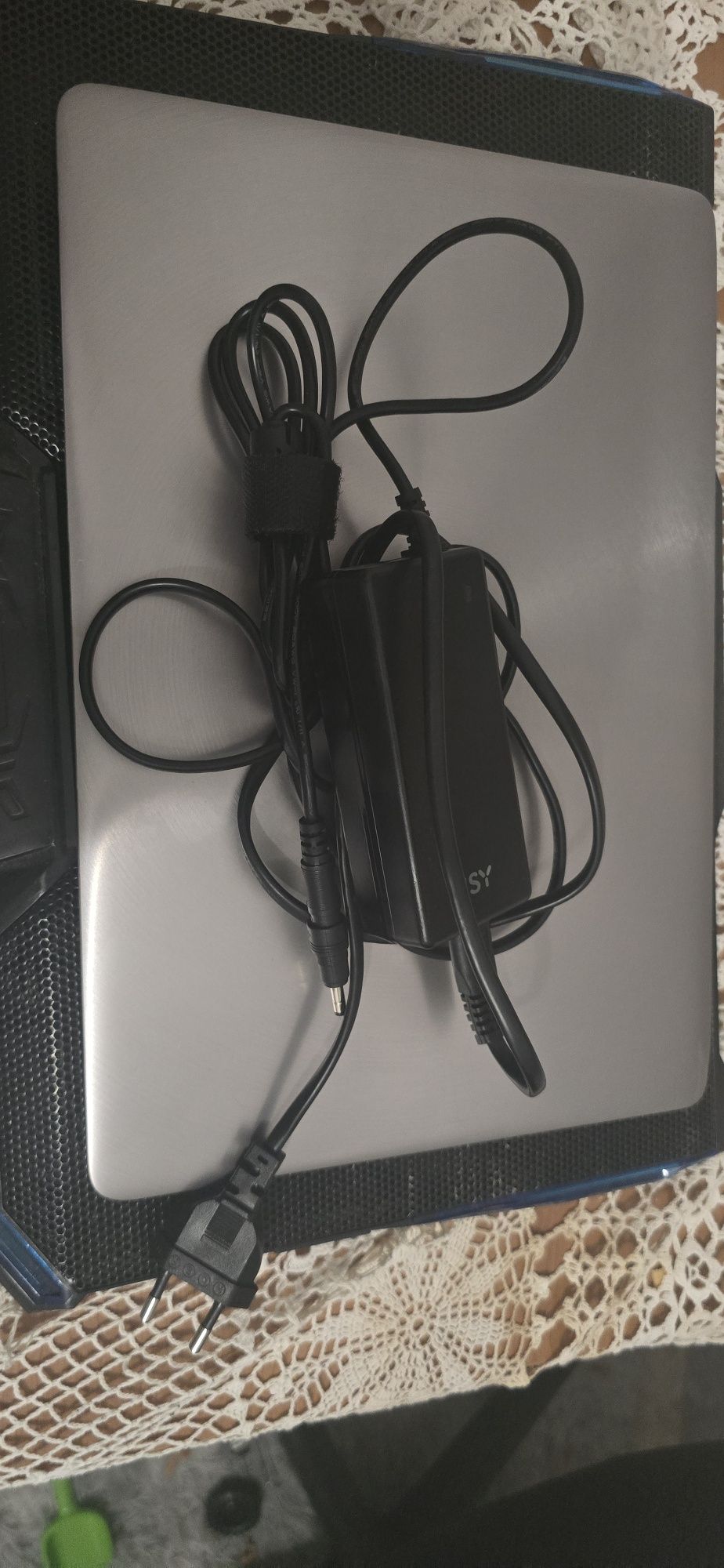 Ультрабук Asus ZenBook UX330U / 13.3" IPS / Intel Core i7
