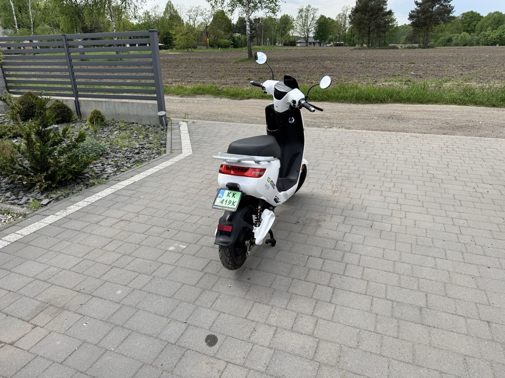 Skkiter elektryczny E-MIO Agile