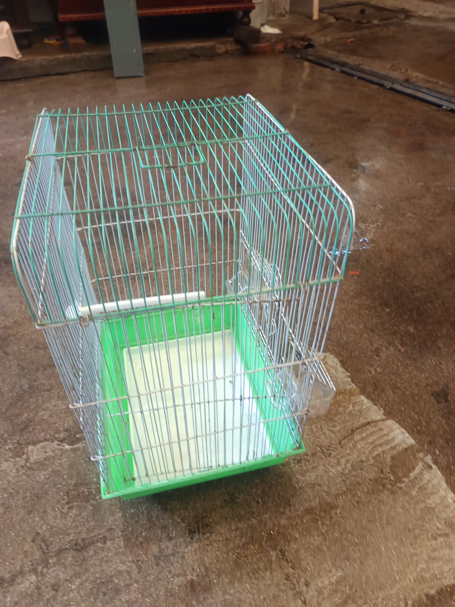 Vende se as duas gaiolas de pássaros