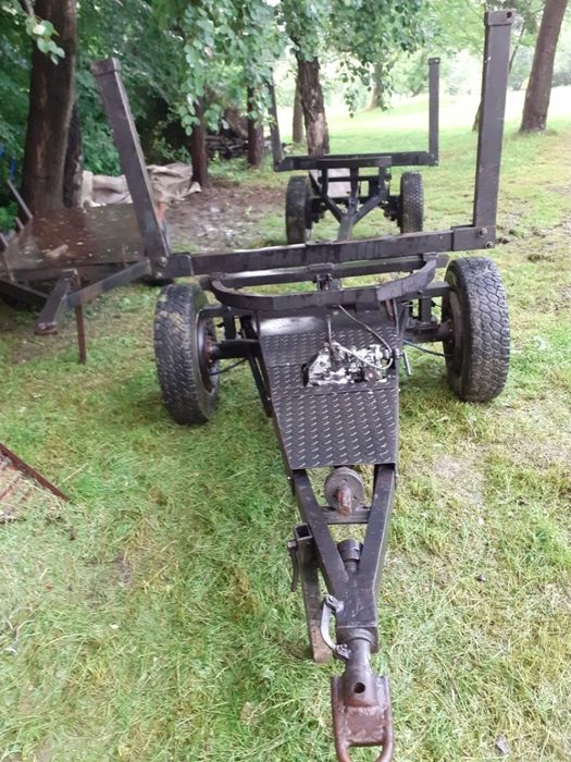 Wóz leśny do ciągnika z napędem,hamulcem najazdowym hydraulicznym.