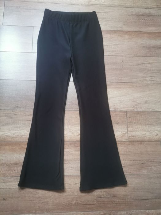 Czarne spodnie dzwony Primark 158