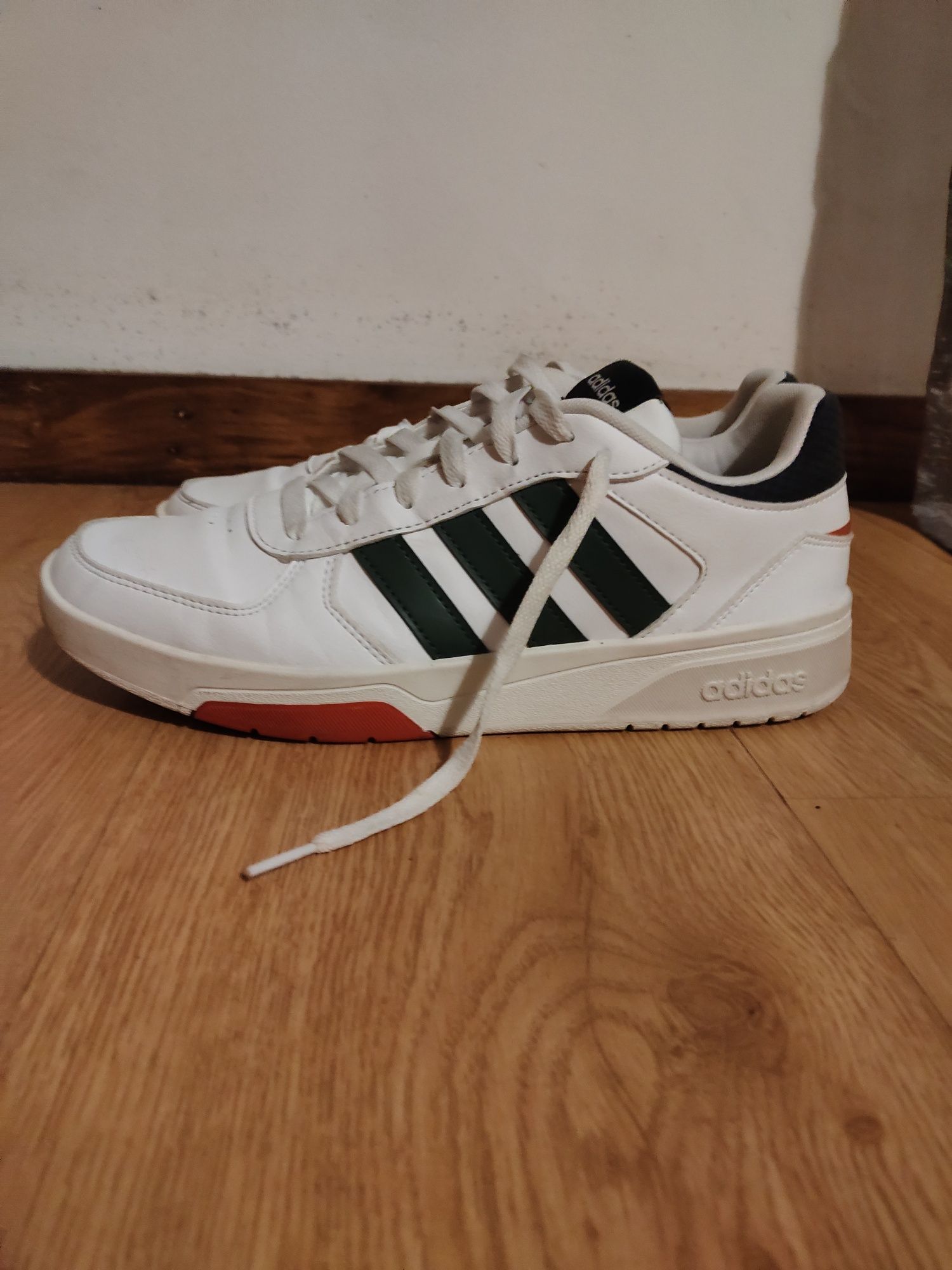 Sapatilhas adidas brancas c/verde e vermelho