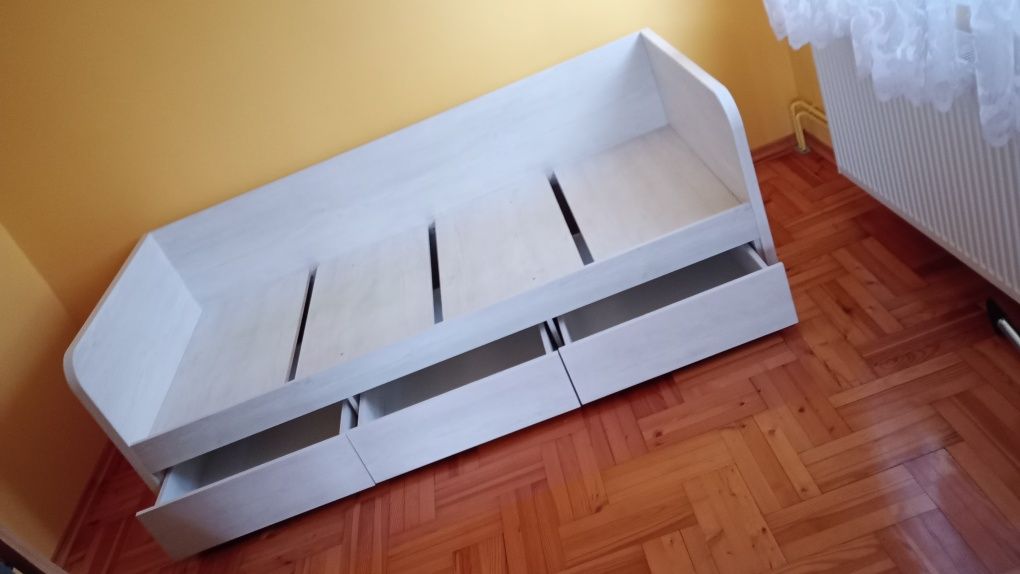 Łóżko jednoosobowe