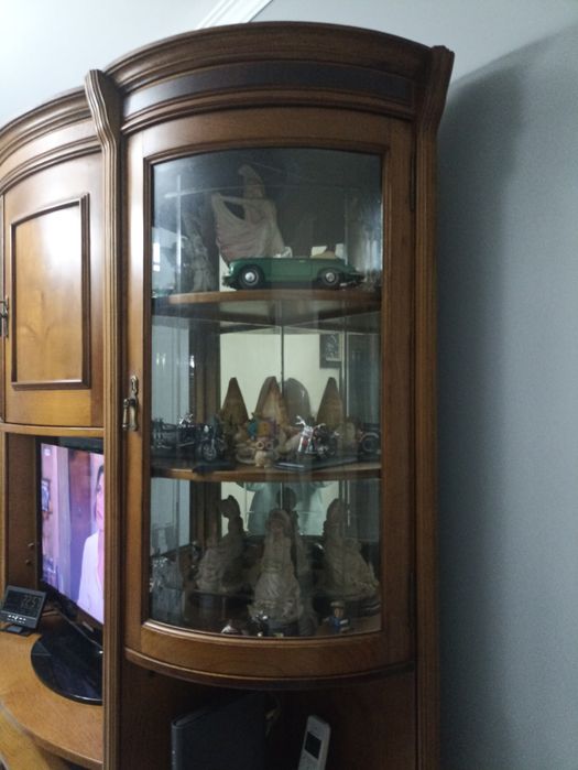 Móvel de sala em nogueira