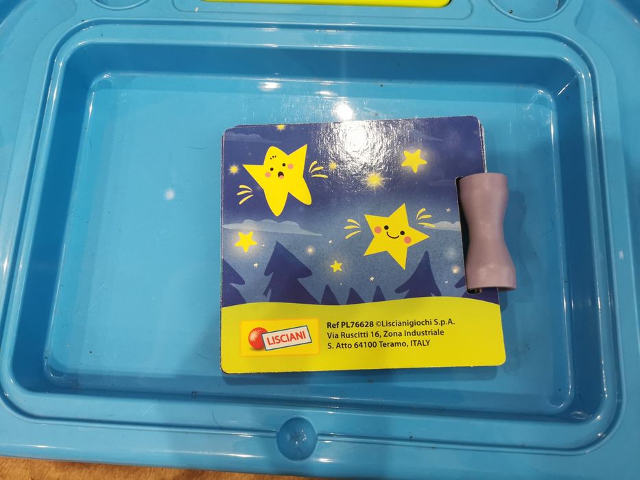 Stolik grający pierwsze biurko