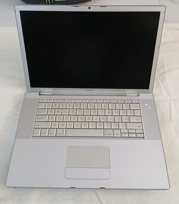 Portatil Mac Carcaça  para Arranjo ou para tirar peças modelo nas foto