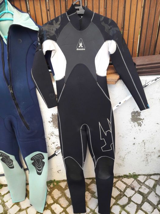 Fatos de surf e mergulho em bom estado