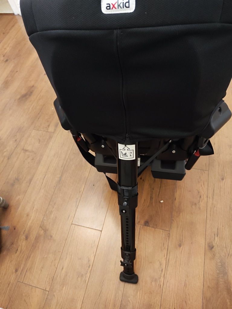 Axkid rekid tyłem do kierunku jazdy RWF